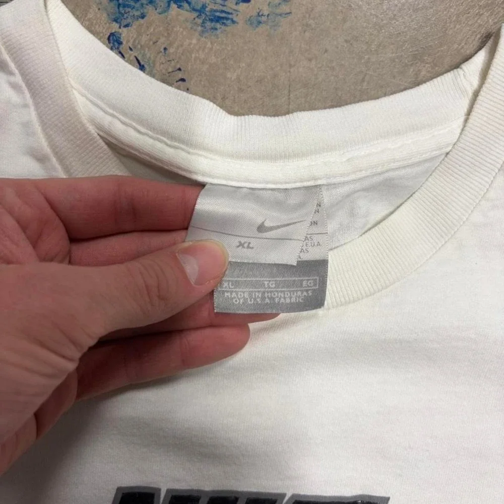 2000s nike center swoosh tee‎